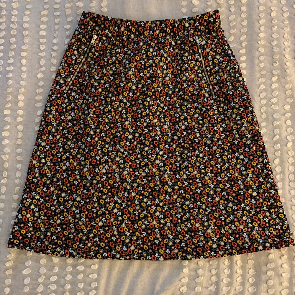 Le Lis Collection Women’s Skirt with Zip Pockets.